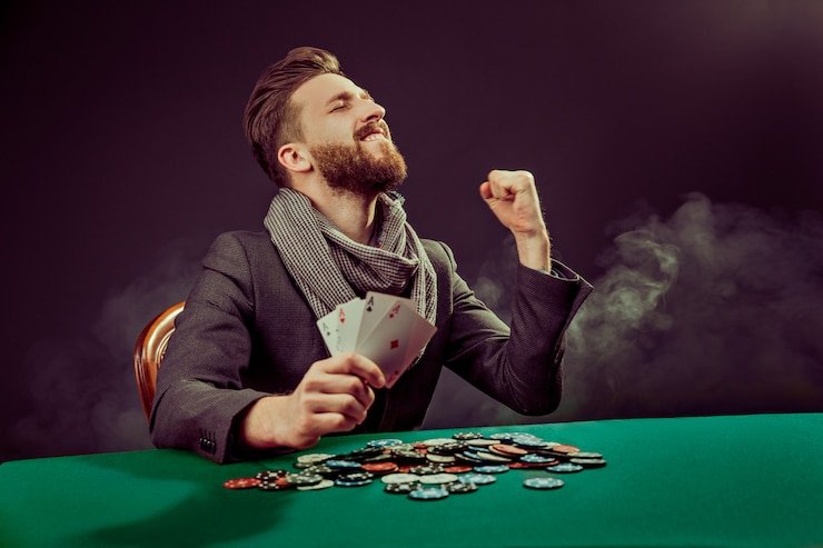 Dashboard Program Loyalitas charades menampilkan tingkat keanggotaan dan progress ke tingkat berikutnya