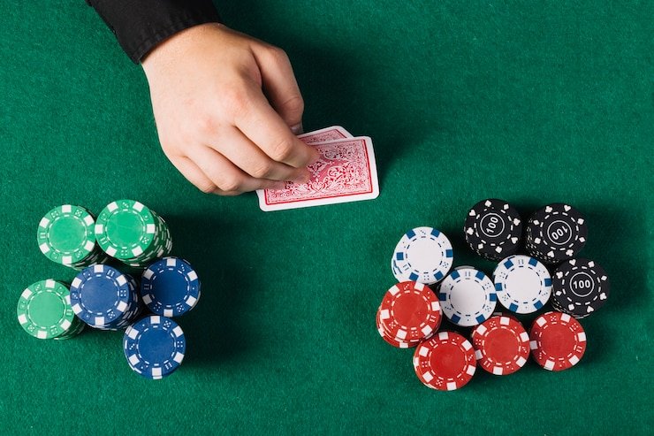 Bagan tingkat loyalitas charades menampilkan manfaat progresif dari Member hingga Diamond